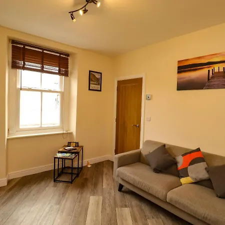 River View 2 Bridge Street فندق